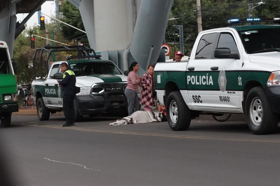 La víctima iba acompañada por su hijo, de 4 años, quien resultó herido y fue hospitalizado. 