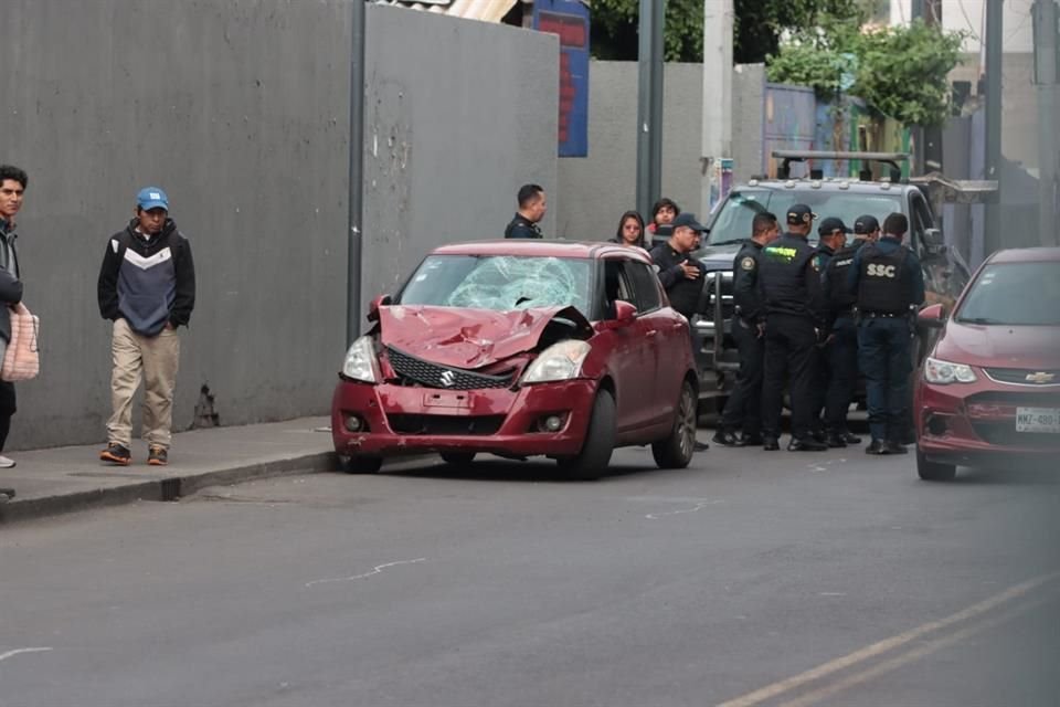 Según reportes preliminares, el conductor ignoró un semáforo en rojo. 