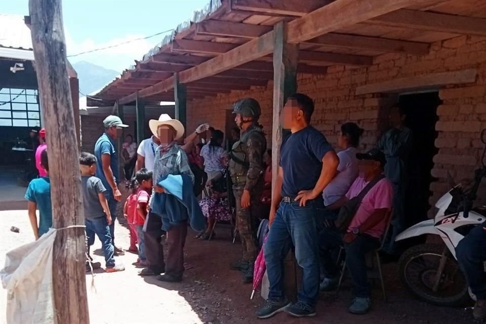 Unos 600 integrantes de 235 familias huyeron hacia Guatemala por la violencia en los municipios chiapanecos de Motozintla, Amatenango y Comalapa.