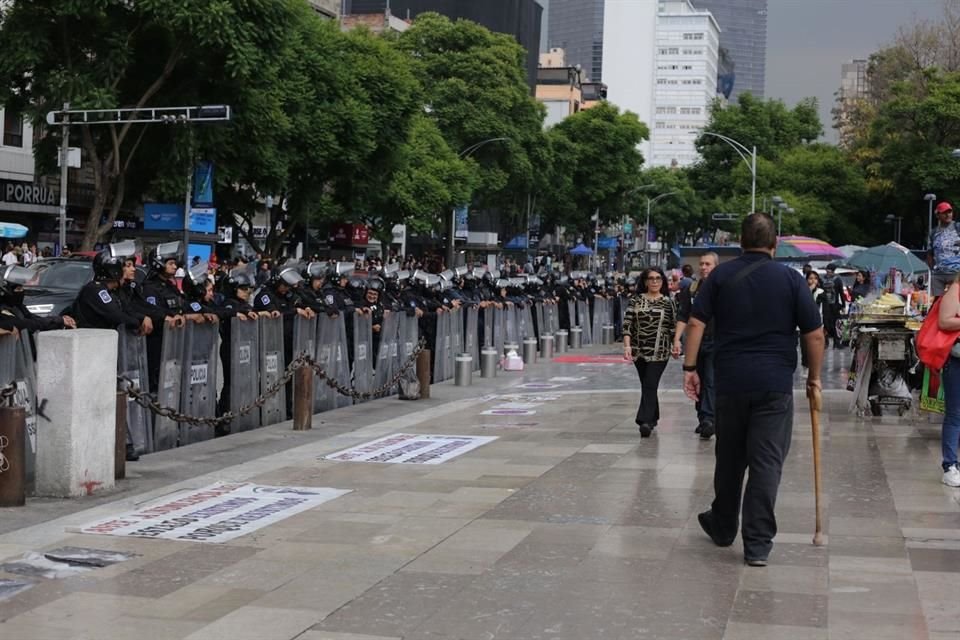 Esta semana comenzó a levantarse un muro con vallas metálicas en dos frentes del área de esparcimiento en el Centro Histórico.