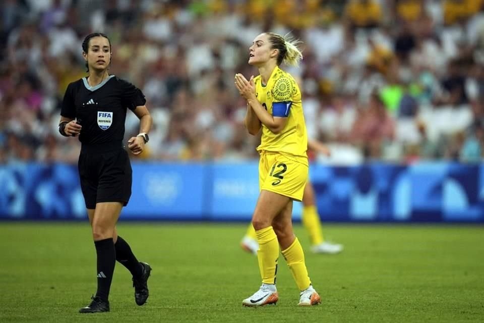 La árbitra mexicana Katia Itzel García hizo su debut en los Juegos Olímpicos de París 2024 en el juego entre Alemania y Australia del Futbol Femenil.