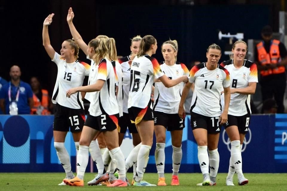 Alemania goleó 3-0 a Australia en su presentación en el futbol femenil de París 2024, donde estuvo la árbitra mexicana Katia Itzel García.