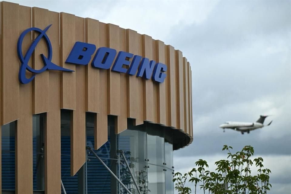 Boeing podría colocar en el mercado diversos títulos como bonos o acciones.