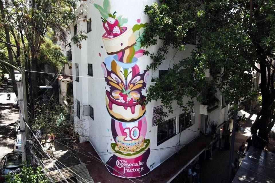 En el marco de su aniversario, y en colaboración con la artista Sofía Torres, The Cheesecake Factory desarrolló un mural con concepto surrealista ubicado en la colonia Condesa.