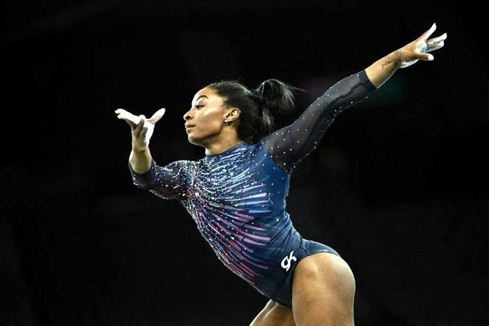 Biles está en búsqueda de sumar su quinto oro olímpico en su regreso a la competición tras renunciar a las finales de Tokio 2020 por su salud mental.