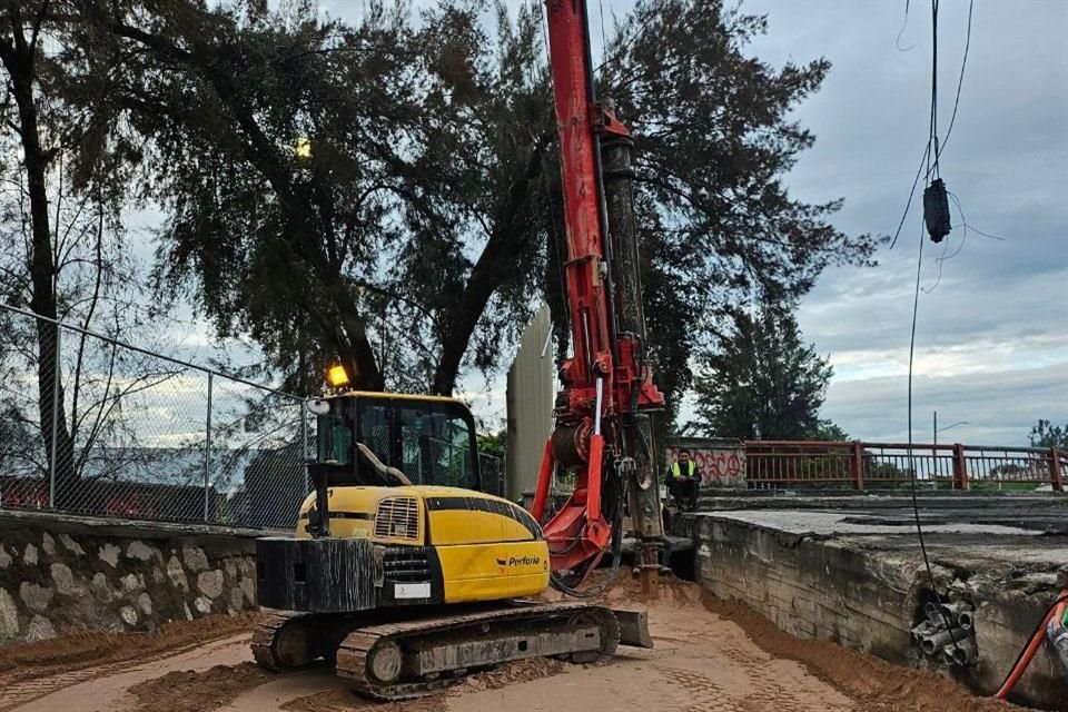 Obras de reparación del socavón.