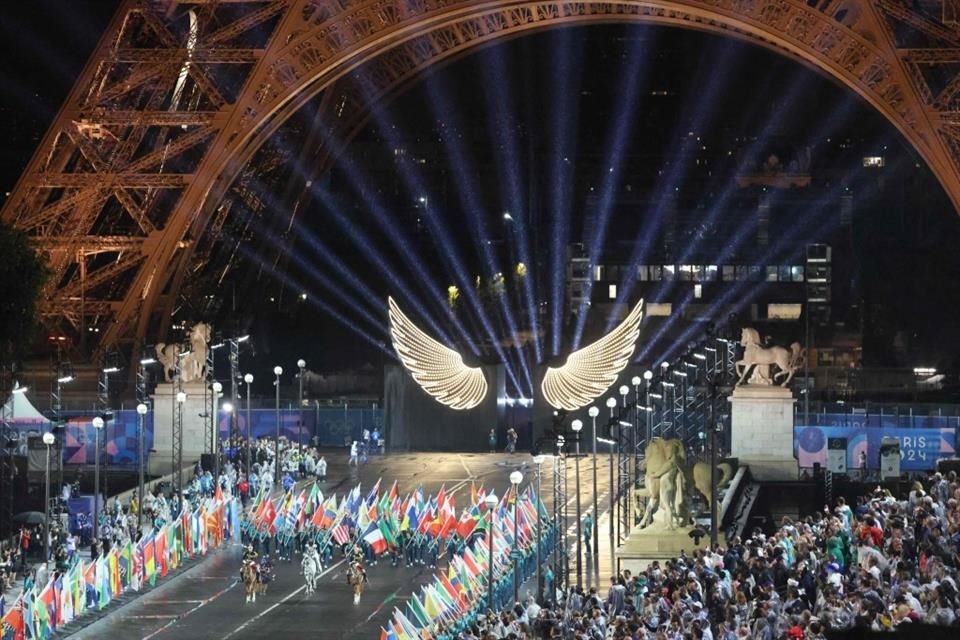 El tramo final se llevó a cabo en los pies de la Torre Eiffel.