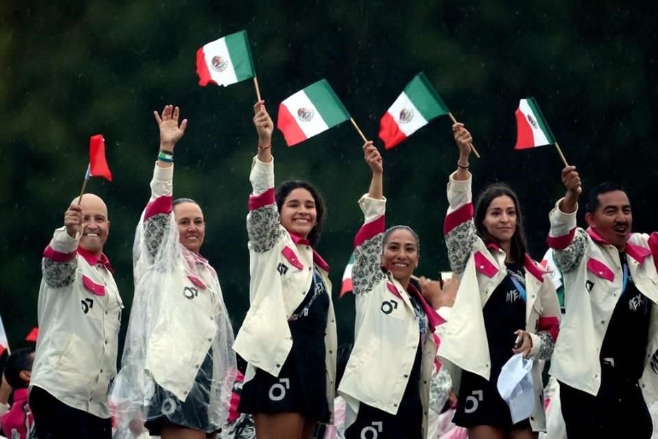 La delegación mexicana desfiló en la inauguración de París 2024.