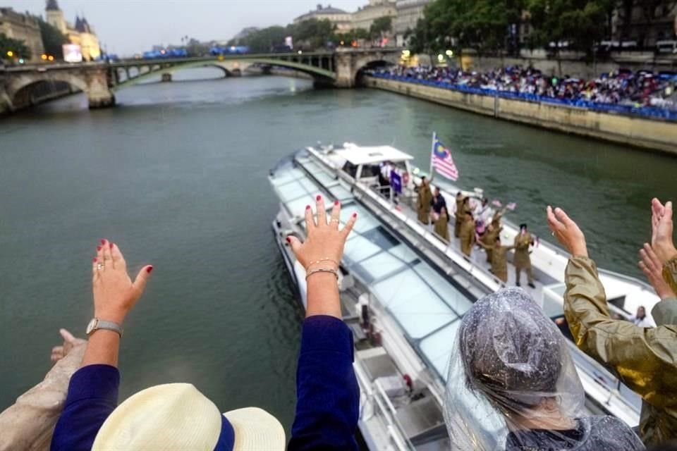 El público francés gozó de la fiesta inaugural de los JO.