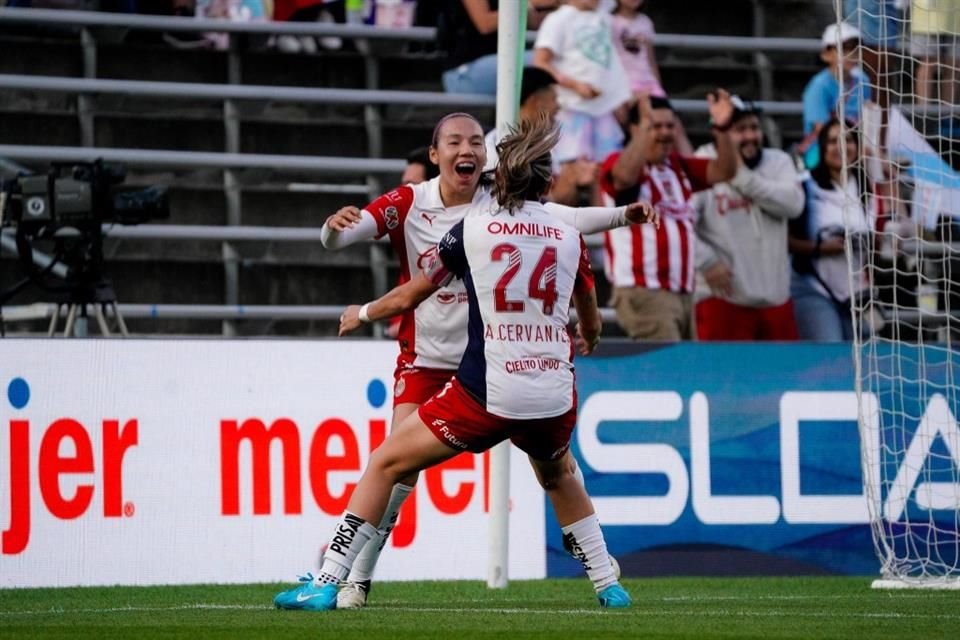 Con gol de Gabriela Valenzuela, las Chivas femenil vencieron 1-0 al Chicago Red Stars y lograron su primer triunfo en la Summer Cup.