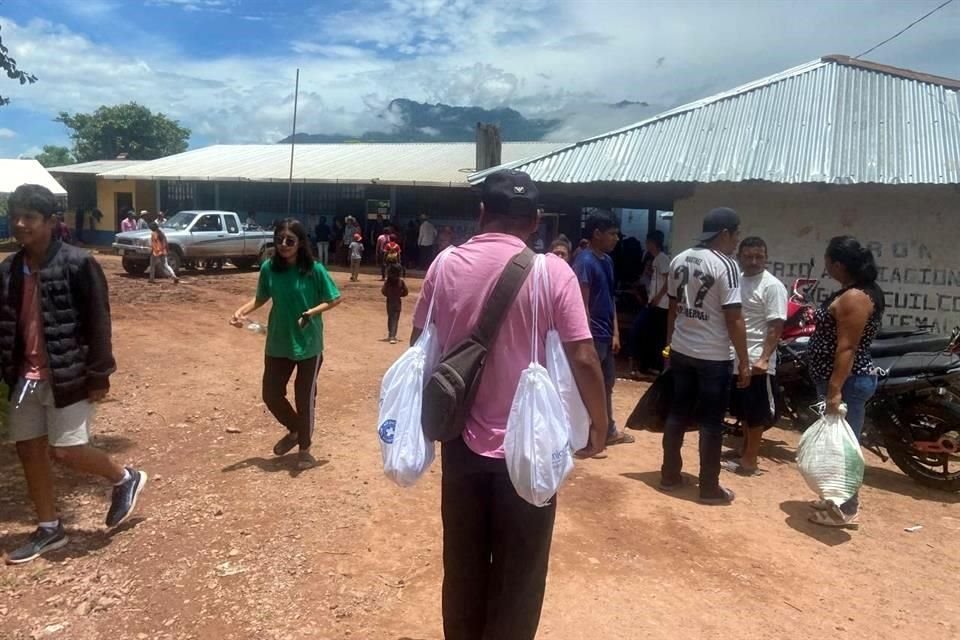 En una escuela rural en Guatemala fue instalado un albergue desde el pasado lunes 22 de julio, donde 265 chiapanecos se encuentran refugiados de la violencia que los obligó a abandonar sus hogares.