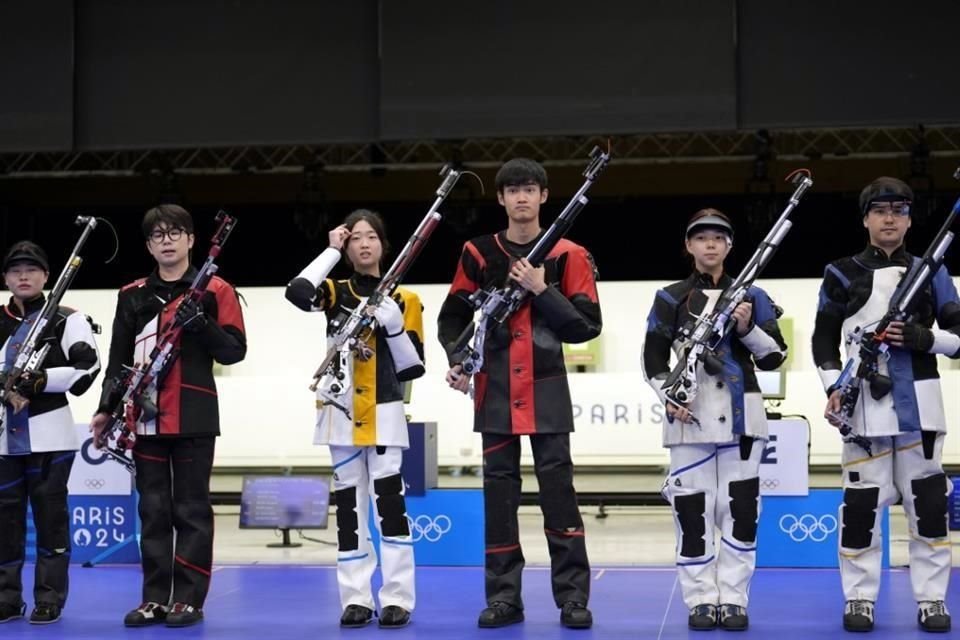 El primer oro de París 2024 fue para la dupla china de tiro con carabina.