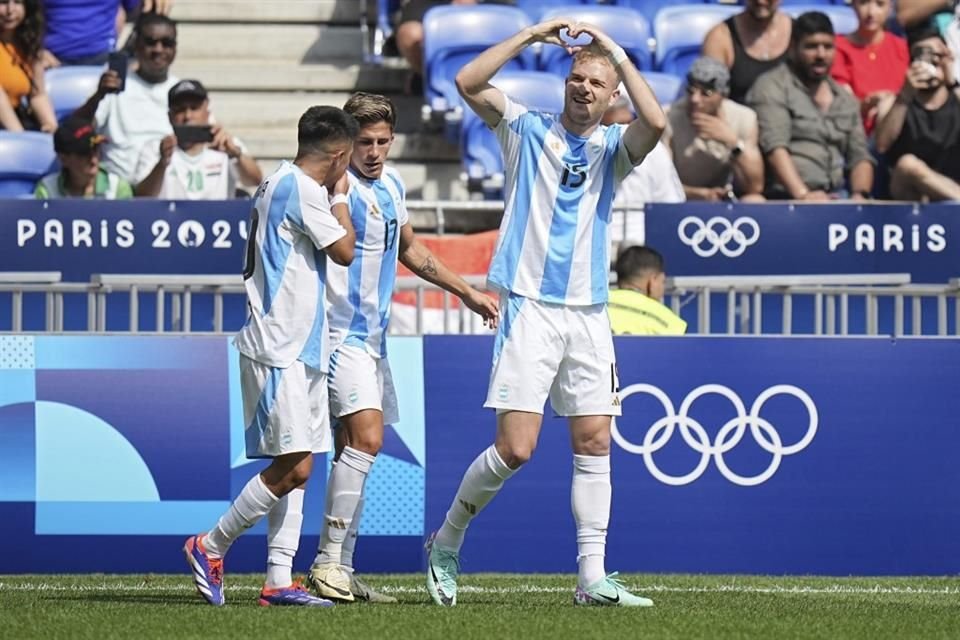 Argentina sacó un triunfo vital en su segundo partido del Grupo B de los Juegos Olímpicos al derrotar 3-1 a Irak en Lyon.