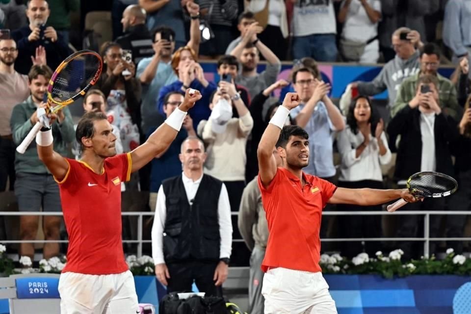 Carlos Alcaraz y Rafael Nadal se impusieron 7-6(4) y 6-4 a los argentinos Máximo González y Andres Molteni en la court Philippe-Chatrier de París.