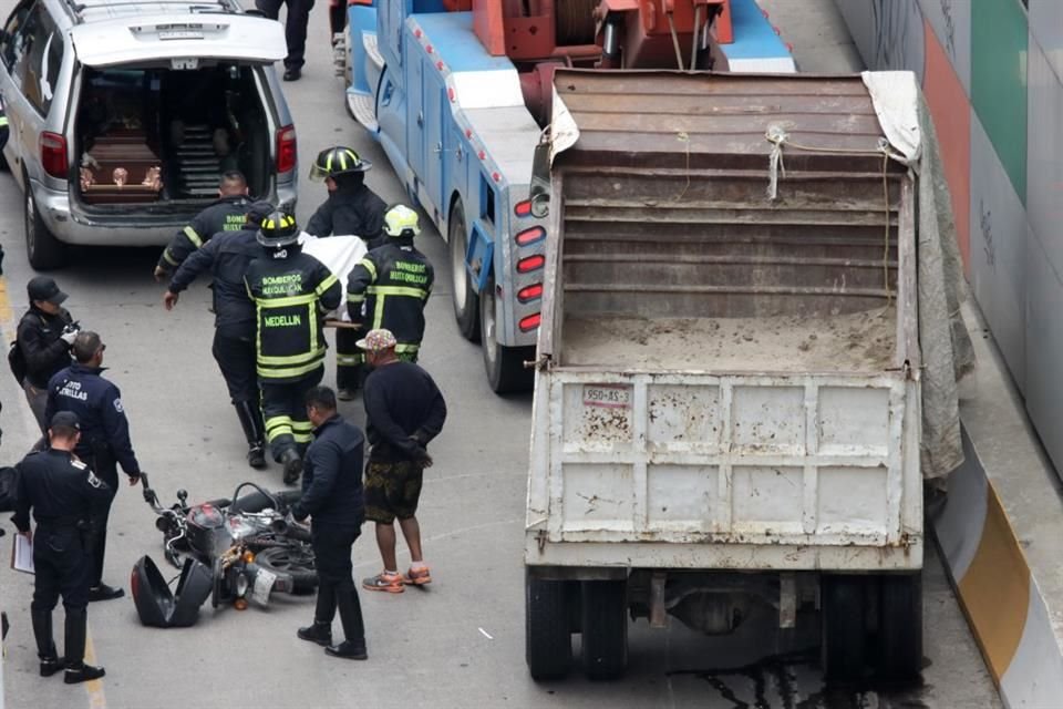 El segundo hecho sucedió cuando un motociclista falleció arrollado por un camión materialista en Huixquilucan. 