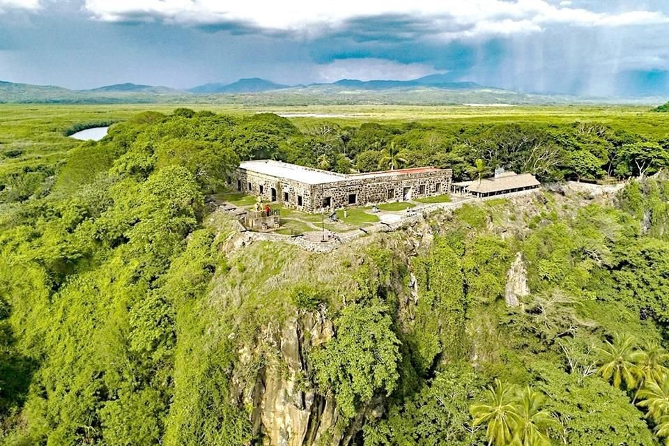 Para proteger esta zona se construyó el Fuerte de San Blas, también conocido como La Contaduría.