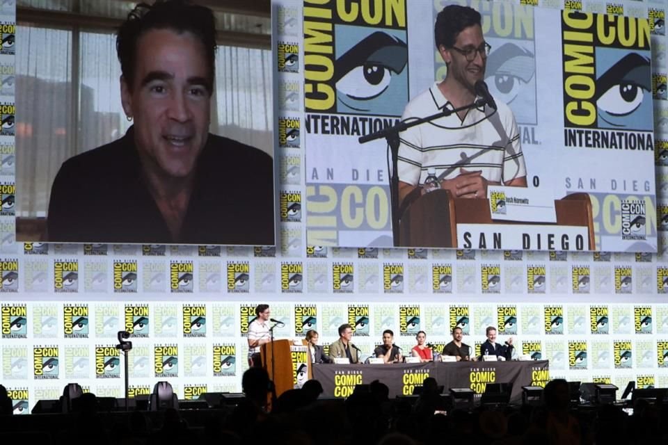 Collin Farrell, quien encarna a The Penguin, no pudo acudir al evento, pero se conectó a través de un video para una aparición virtual.