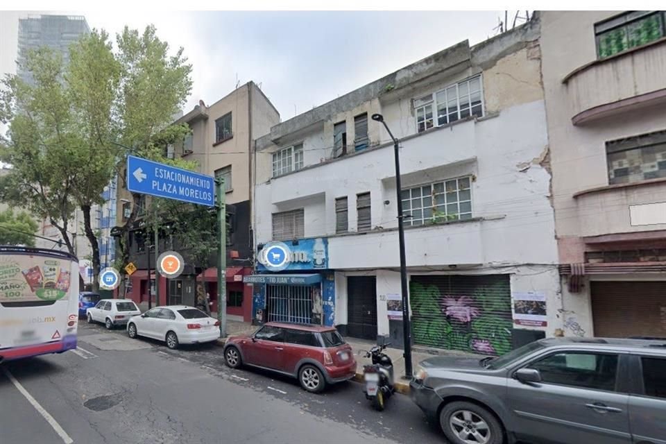 En los edificios de Abraham González 12 y 14 esquina con Morelos, los vecinos mostraron que sí se aplicó la pintura en la fachada y algunas partes de los interiores.