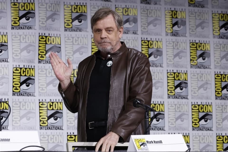 Mark Hamill surprised attendees at Comic Con with an appearance at the 'Savage Robot' panel.