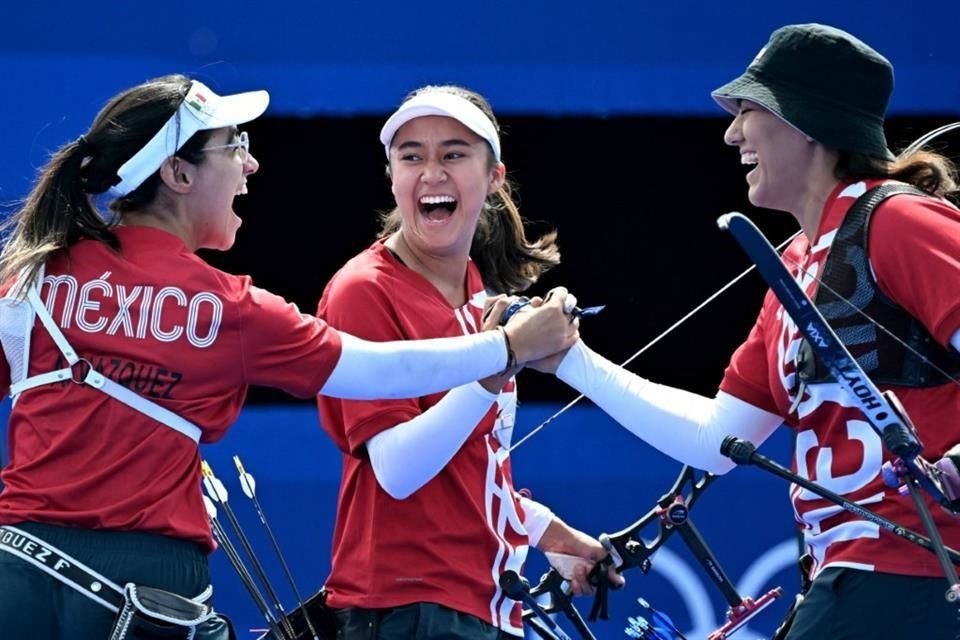 La tercia mexicana se colgó la primera medalla en Tiro con Arco por equipos en París 2024 al obtener el bronce.