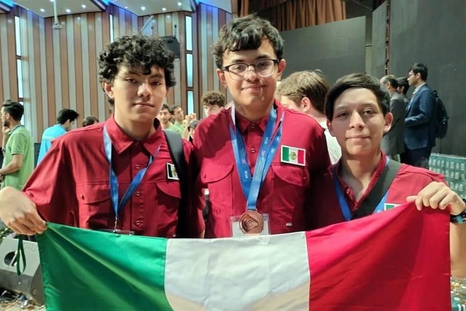 La representación mexicana logró una medalla de bronce y dos menciones honoríficas.