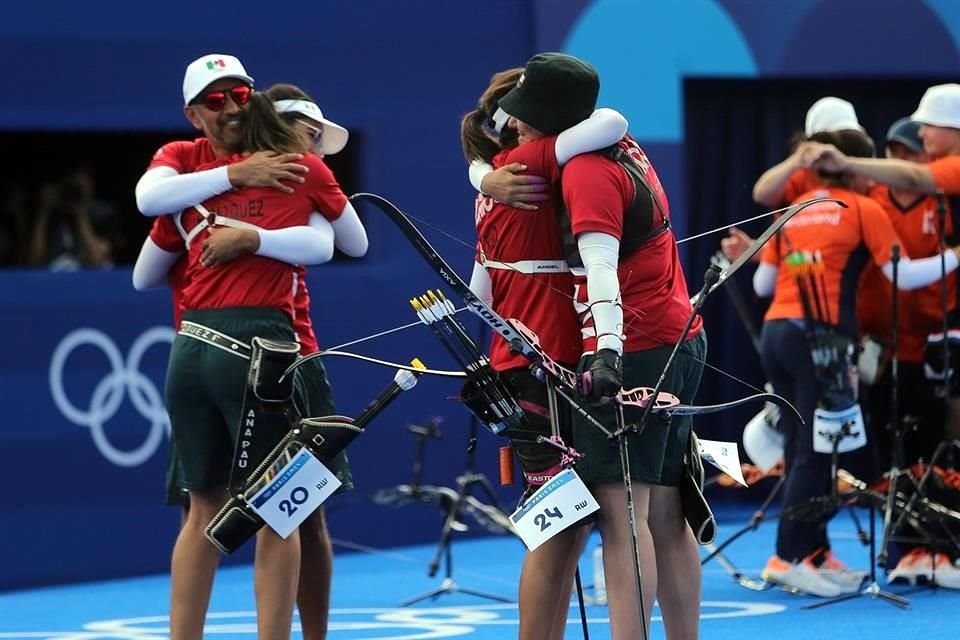 La alegría se desató en el equipo tricolor al obtener el bronce en los Juegos Olímpicos de París 2024.