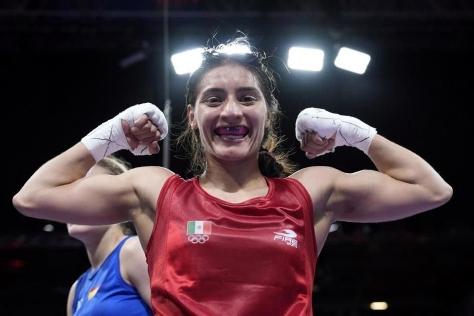 La boxeadora mexicana Fátima Herrera logró un debut emocionante en París 2024 en la categoría de 50 kg, logrando su pase a octavos de final.