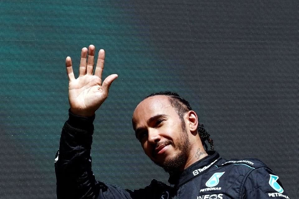 Tras la descalificación de George Russell, Lewis Hamilton terminó con el triunfo en el GP de Bélgica.