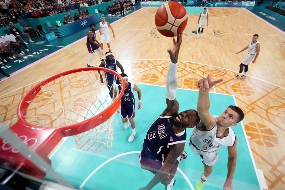 La pasión de LeBron James contagió al resto del Dream Team en su debut en Paris 2024.