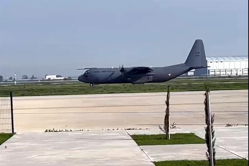 Los soldados de élite partieron de la Base Militar de Santa Lucía rumbo a la capital sinaloense.