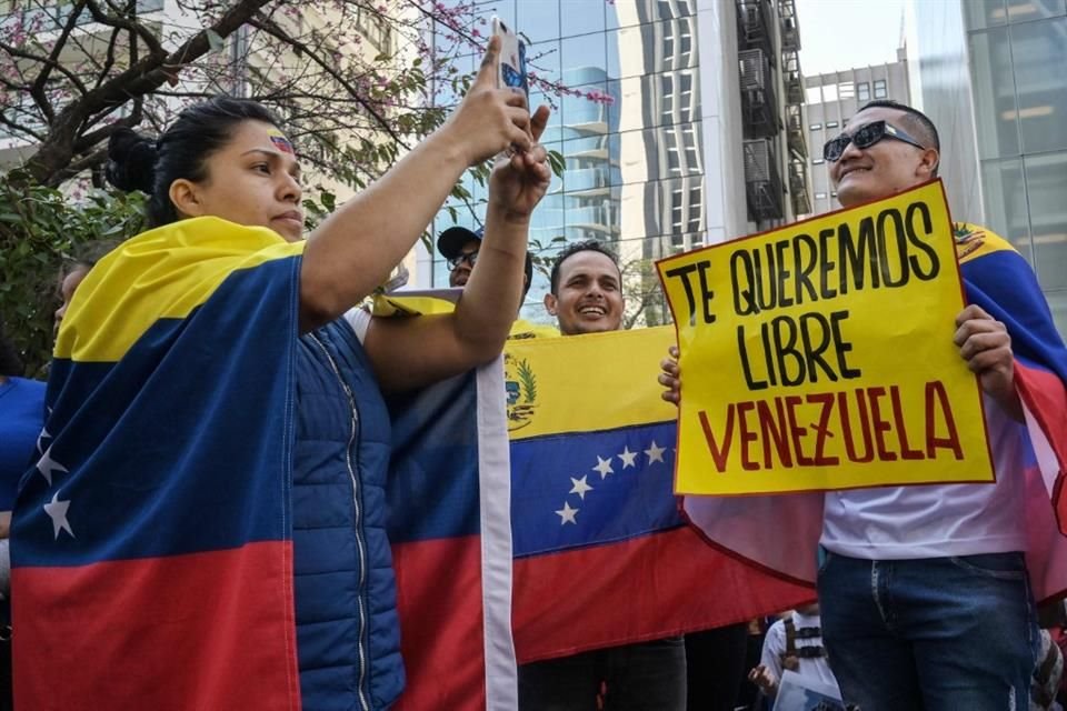 Ciudadanos venezolanos durante una protesta en Sao Paulo, Brasil.