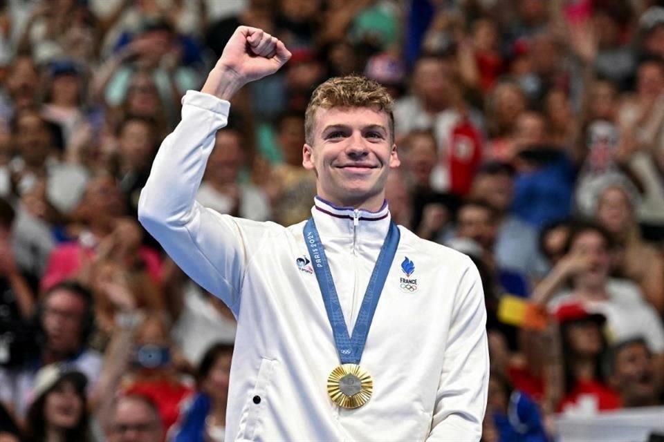 Leon Marchand es el segundo atleta francés individual de la jornada que se colgó la medalla de oro para su país en París 2024.