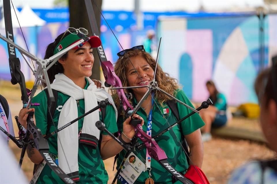 Alcalá celebró la medalla olímpica de las arqueras.