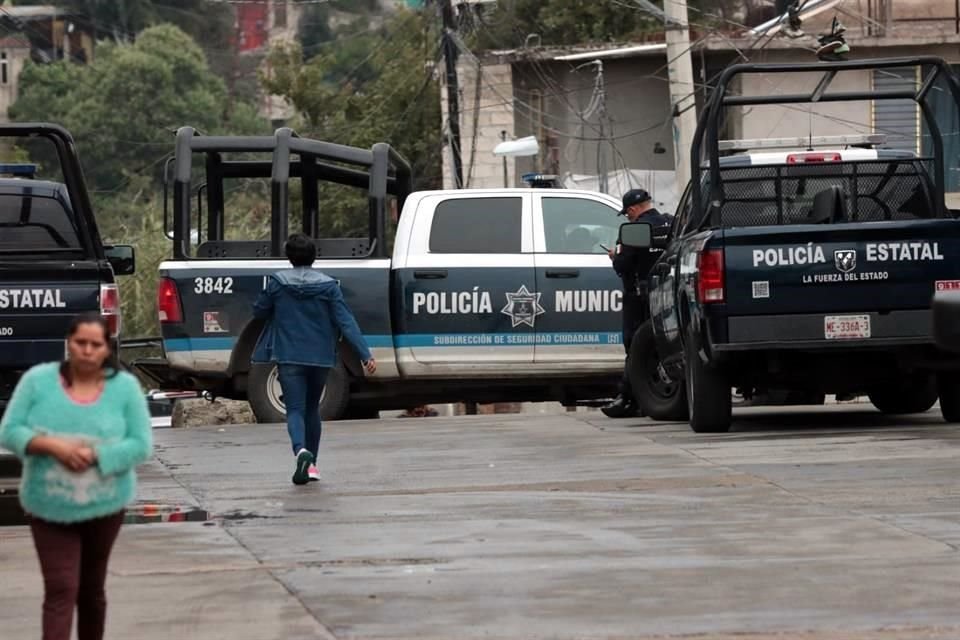 Elementos de la Fiscalía General de Justicia del Estado de México (FGJEM) realizaron en el lugar los servicios periciales correspondientes.