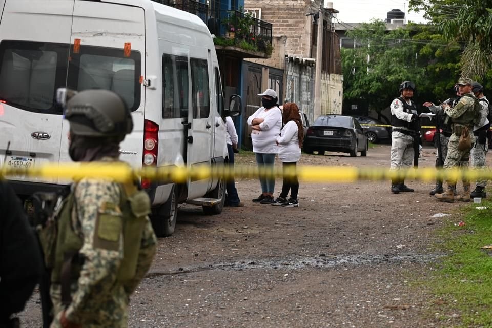 La fosa de la que extrajeron 18 bolsas con restos humanos fue hallada por el Colectivo Corazones Unidos en Busca de Nuestros Tesoros.