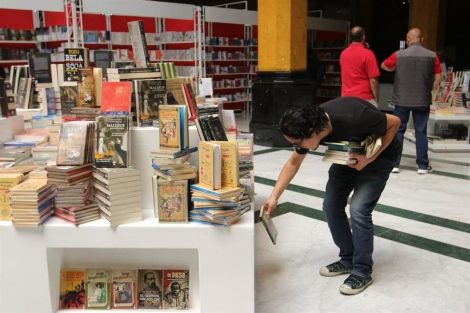 La Red de Librerías Independientes acusa competencia desigual por las ventas de descuento organizadas por el Fondo de Cultura Económica.