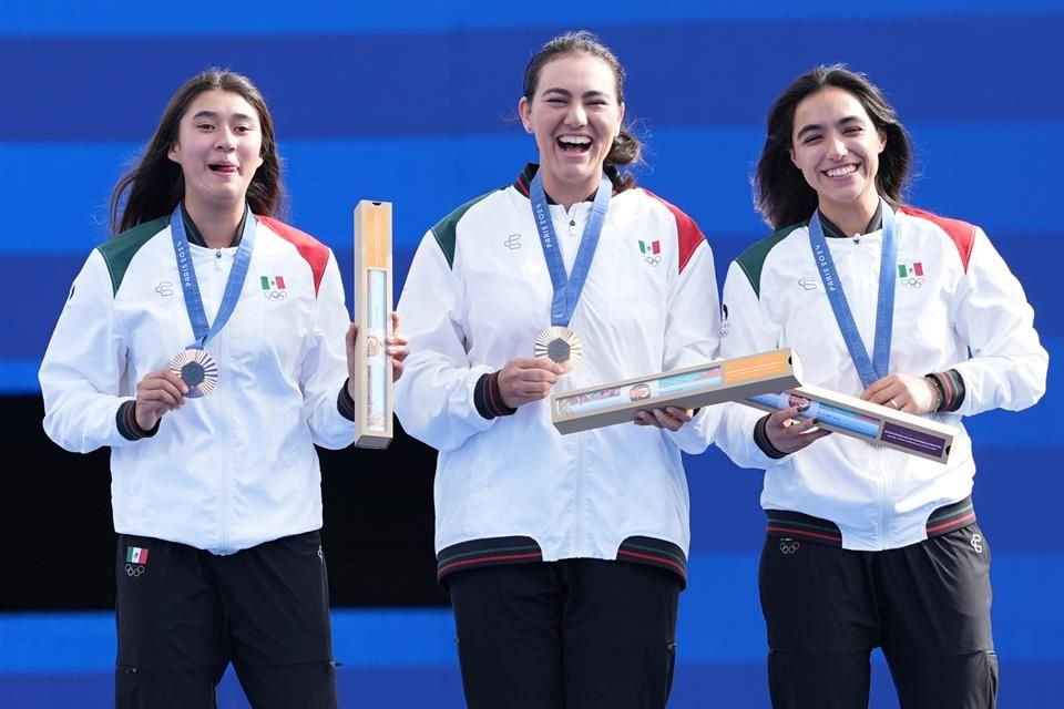 Además de su medalla, los deportistas premiados en los Juegos Olímpicos de París 2024 reciben una caja rectangular con una ilustración.