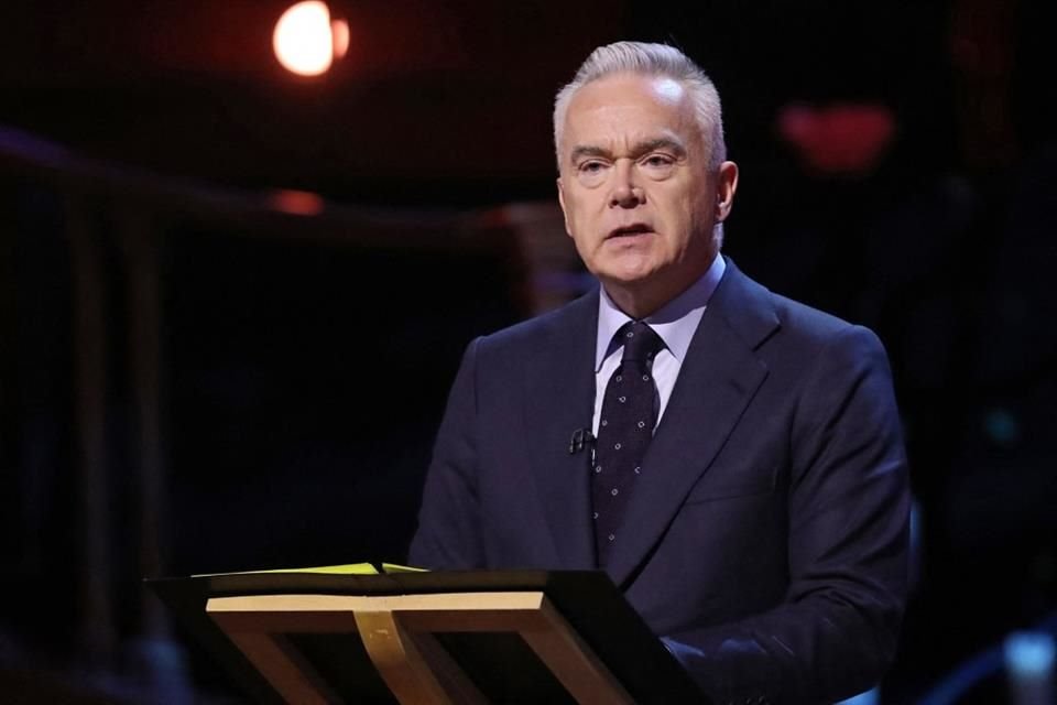 Huw Edwards, ex presentador de la BBC, fue inculpado por pornografía infantil; deberá comparecer en el tribunal de Londres.