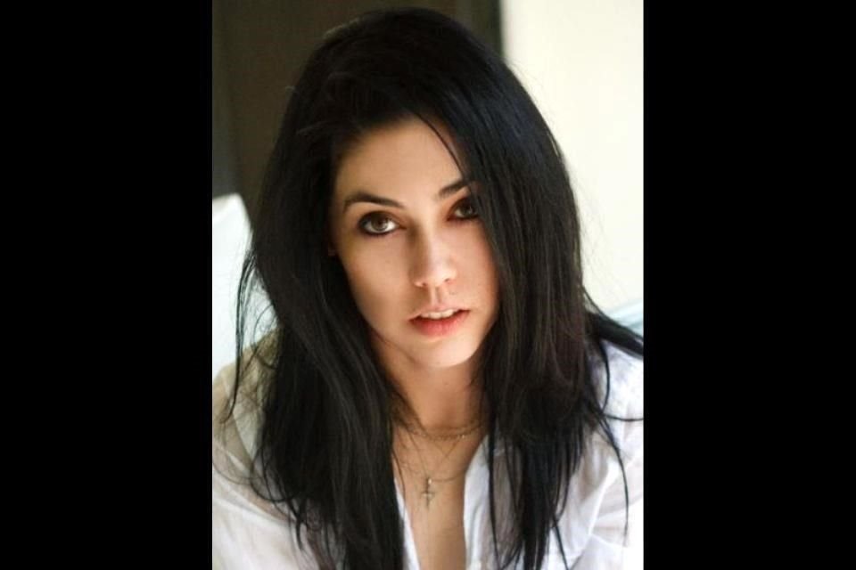 La escritora Kayden Phoenix creó el universo de heroínas titulado 'A la Brava', una serie de cómics.