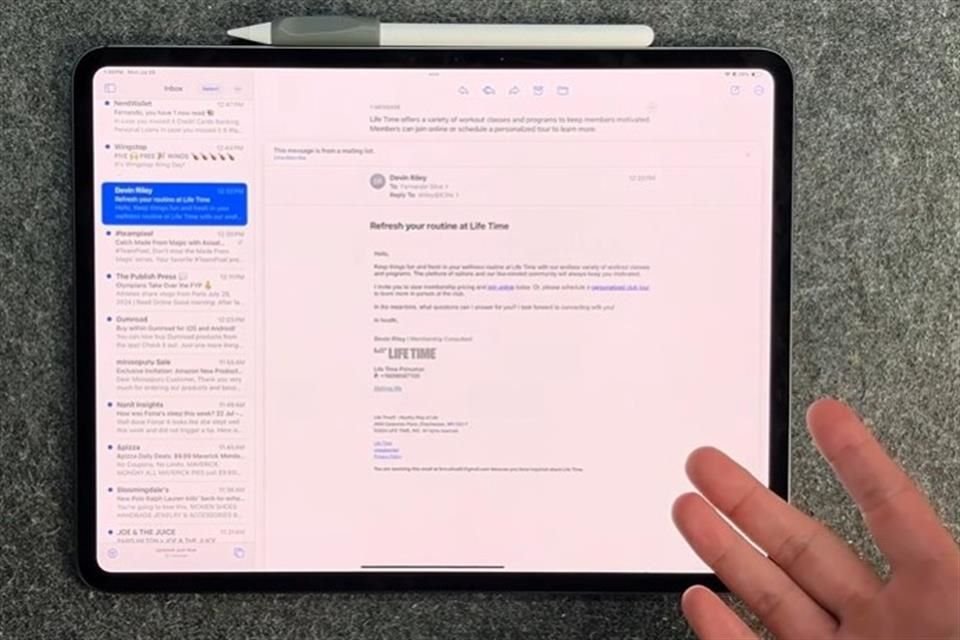 Algunas ventajas en iPad con Apple Intelligence permite resumir el contenido de correos electrónicos.