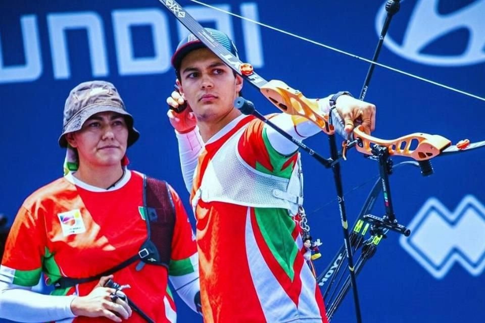 Alejandra Valencia y Matías Grande son los vigentes campeones del mundo en la modalidad mixta del tiro con arco, estatus que buscarán hacer valer en París 2024.