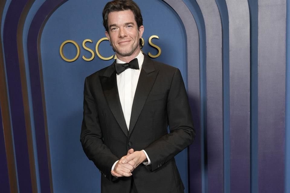 John Mulaney no participará por problemas de agenda.