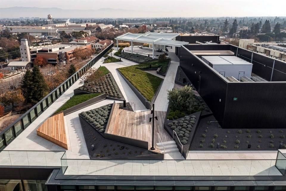 100 Altair creó una extensión de la oficina que funciona como un espacio de trabajo al aire libre.