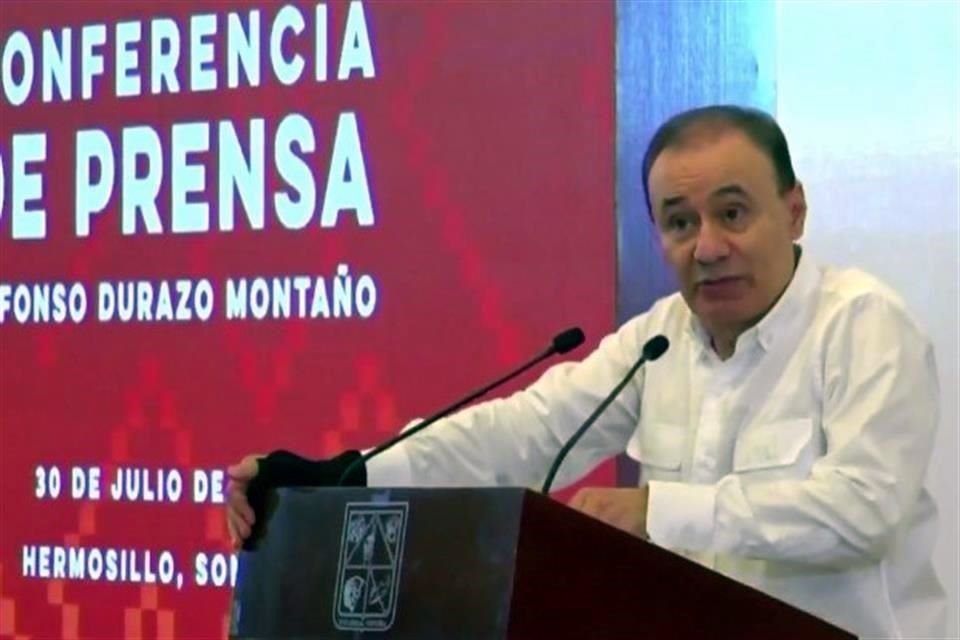 El Gobernador de Sonora en conferencia de prensa.