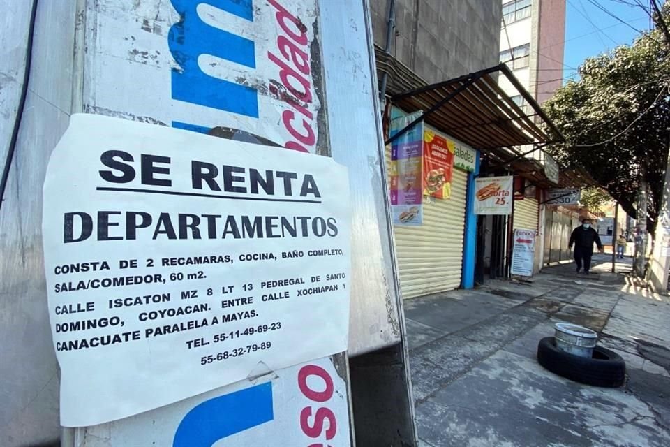 Anuncios de la disposición de cuartos y departamentos en renta y negocios cerrados en la zona de Copilco en tiempos de pandemia.