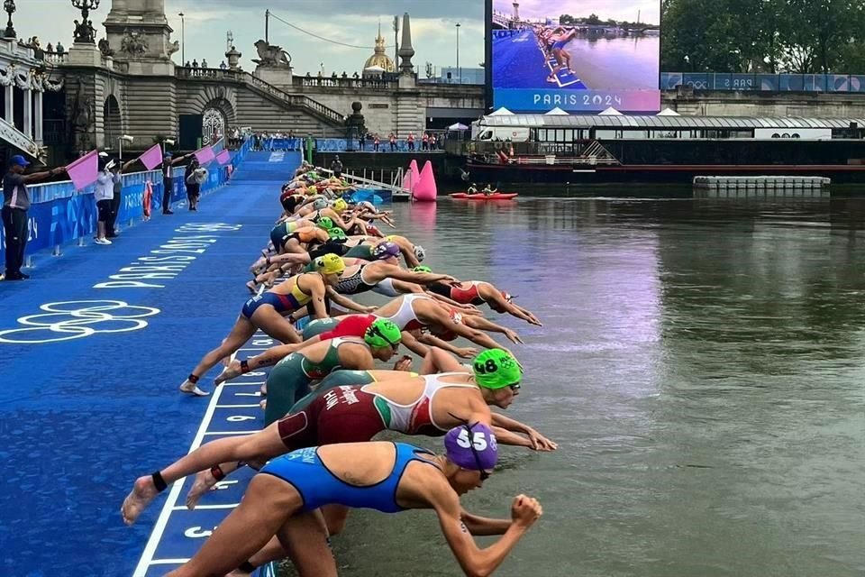 La competencia comenzó con la prueba de natación.