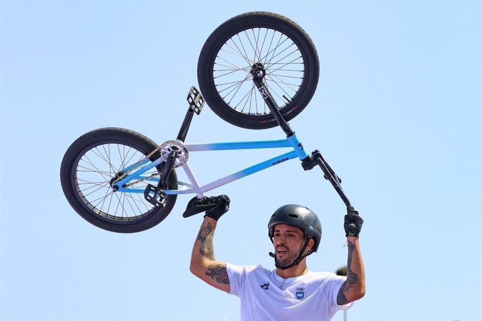 El primer latinoamericano en subir a lo más alto del podio en París 2024 es el argentino José Torres, quien ganó la prueba BMX freestyle.