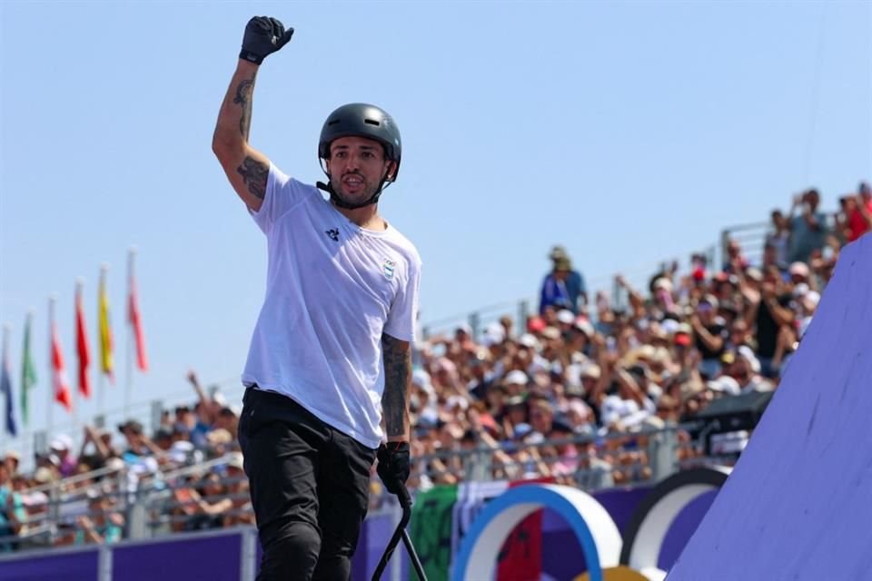 El primer latinoamericano en subir a lo más alto del podio en París 2024 es el argentino José Torres, quien ganó la prueba BMX freestyle.