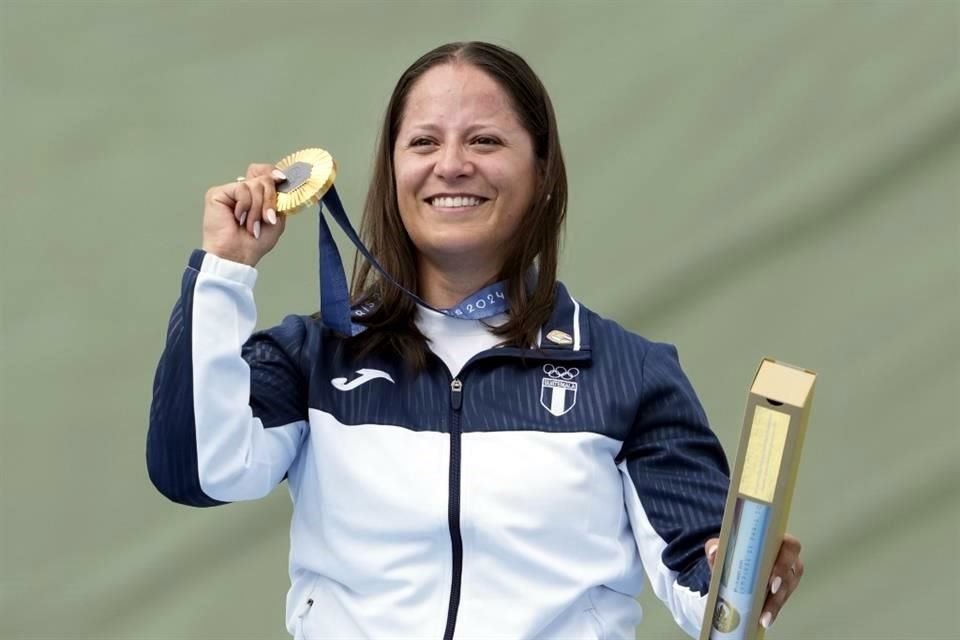 Adriana Ruano es la primera campeona olímpica de la historia de Guatemala al ganar con récord incluido, el Oro en el Tiro Foso Olímpico femenino.