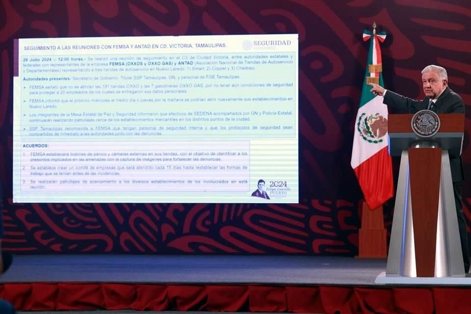 AMLO presentó una lámina con acuerdos entre el Gobierno de Tamaulipas y FEMSA.